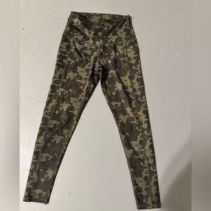 Green camo skinny leggings